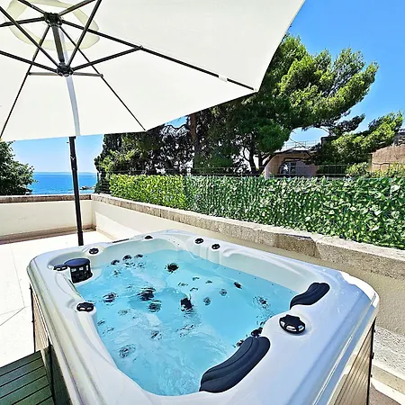 Luxury Seaside House Noble- 5 Star Apartmant And ゲストハウス 3*