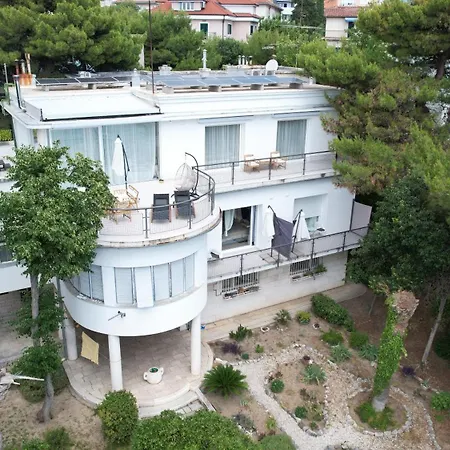 Luxury Seaside House Noble- Location In Town Πανσιόν Σπλιτ
