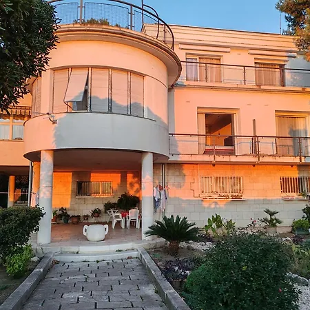 Luxury Seaside House Noble- Location In Town Гостевой дом *