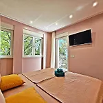 Guest house Luxury Seaside House Noble- 5 Star Apartmant And