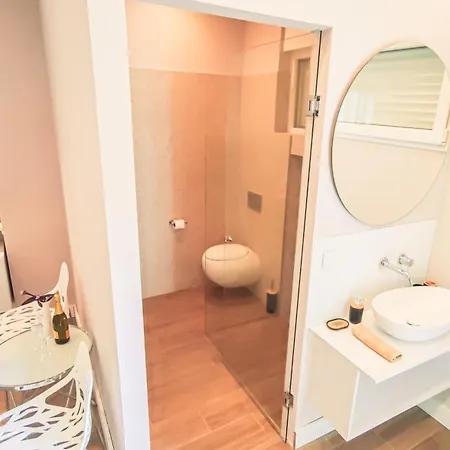 Luxury Seaside House Noble- Location In Town Guest house *