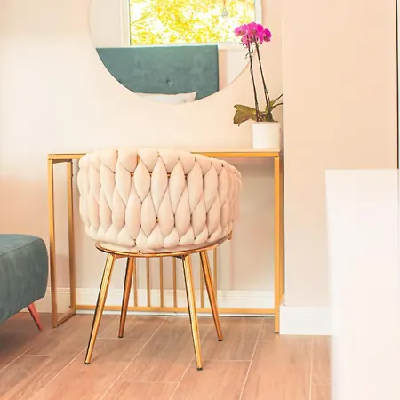 Luxury Seaside House Noble- Location In Town Guest house