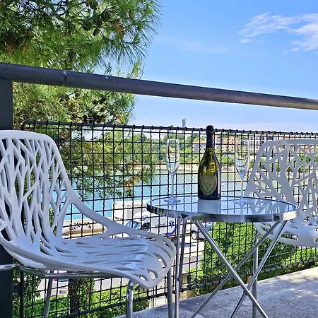 Guest house Luxury Seaside House Noble- Location In Town *