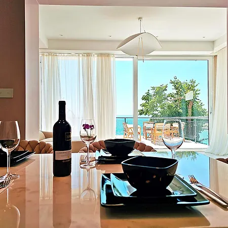 Luxury Seaside House Noble- Location In Town