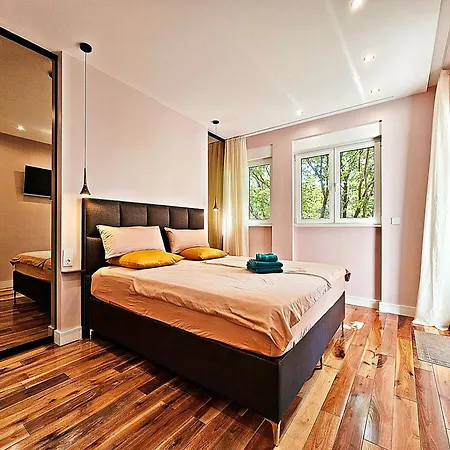 Luxury Seaside House Noble- Location In Town