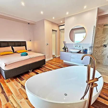 Guest house Luxury Seaside House Noble- 5 Star Apartmant And Split