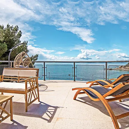 Luxury Seaside House Noble- Location In Town