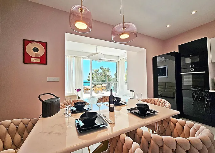 Luxury Seaside House Noble- 5 Star Apartmant And 斯普利特